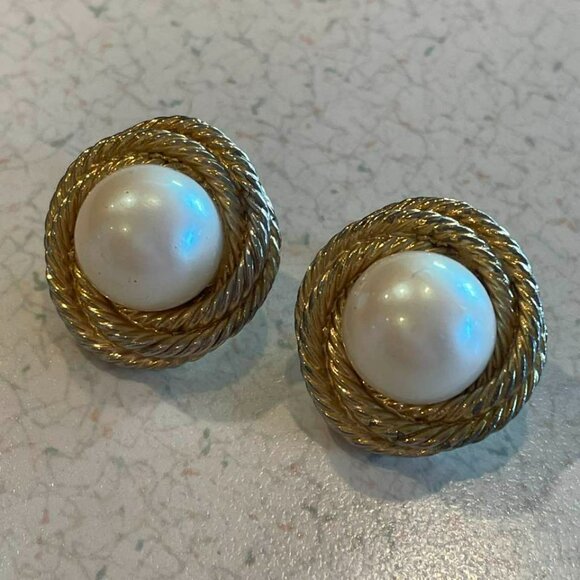 VTG 60s HTF Signed Kenneth Lane Classic Twisted Rope Faux Pearl Clip Earrings - Picture 3 of 10